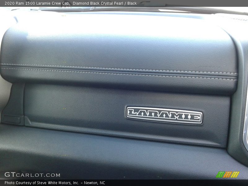 Diamond Black Crystal Pearl / Black 2020 Ram 1500 Laramie Crew Cab