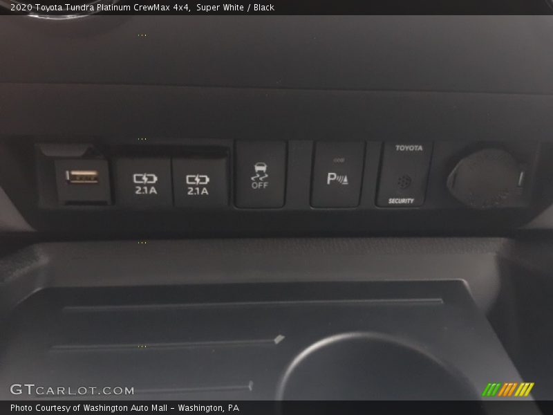 Super White / Black 2020 Toyota Tundra Platinum CrewMax 4x4