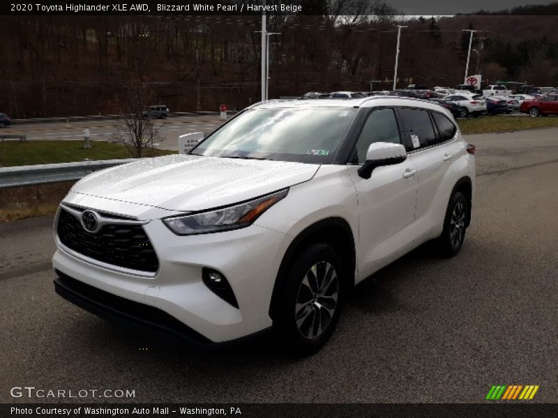 Front 3/4 View of 2020 Highlander XLE AWD