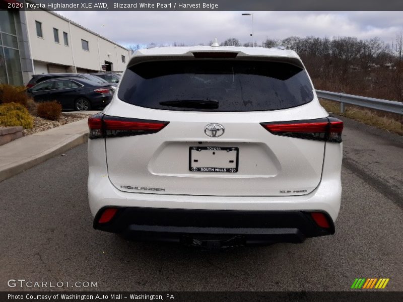 Blizzard White Pearl / Harvest Beige 2020 Toyota Highlander XLE AWD