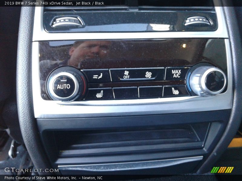 Jet Black / Black 2019 BMW 7 Series 740i xDrive Sedan