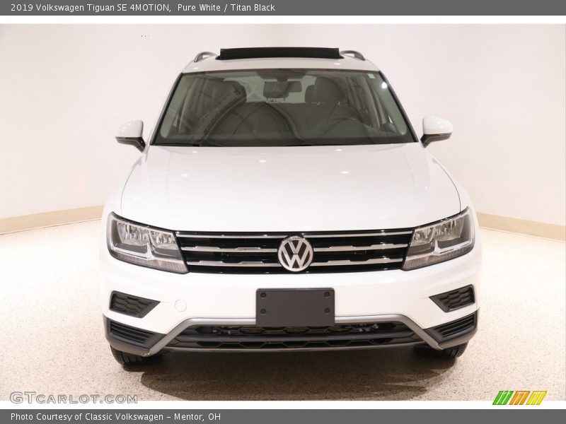Pure White / Titan Black 2019 Volkswagen Tiguan SE 4MOTION