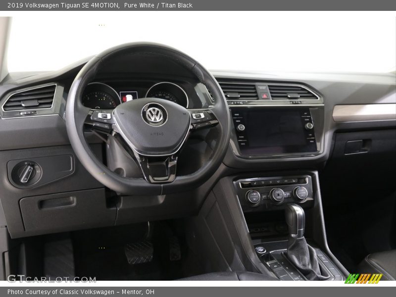 Pure White / Titan Black 2019 Volkswagen Tiguan SE 4MOTION