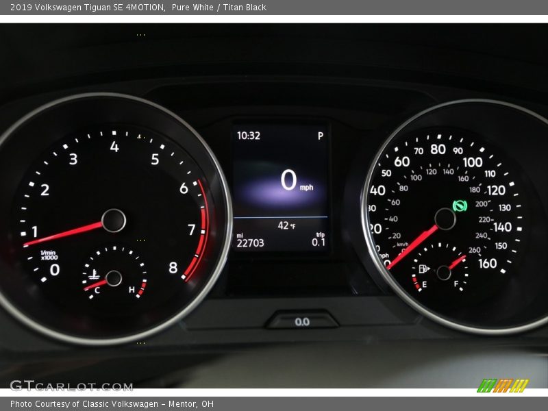 Pure White / Titan Black 2019 Volkswagen Tiguan SE 4MOTION