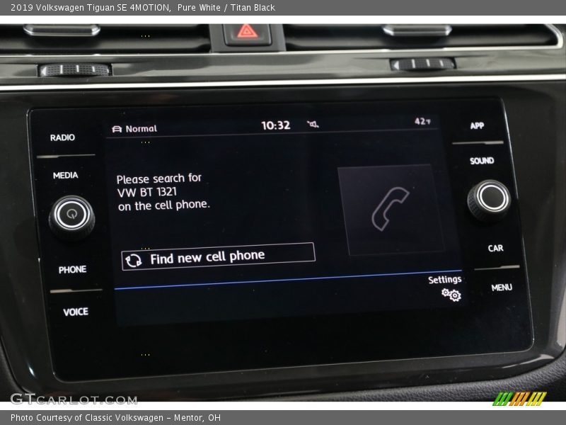Pure White / Titan Black 2019 Volkswagen Tiguan SE 4MOTION