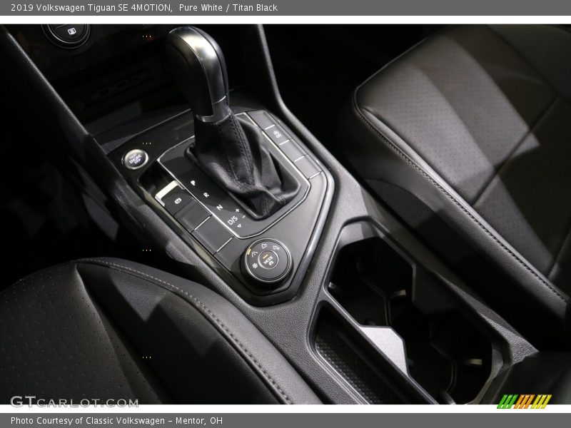 Pure White / Titan Black 2019 Volkswagen Tiguan SE 4MOTION