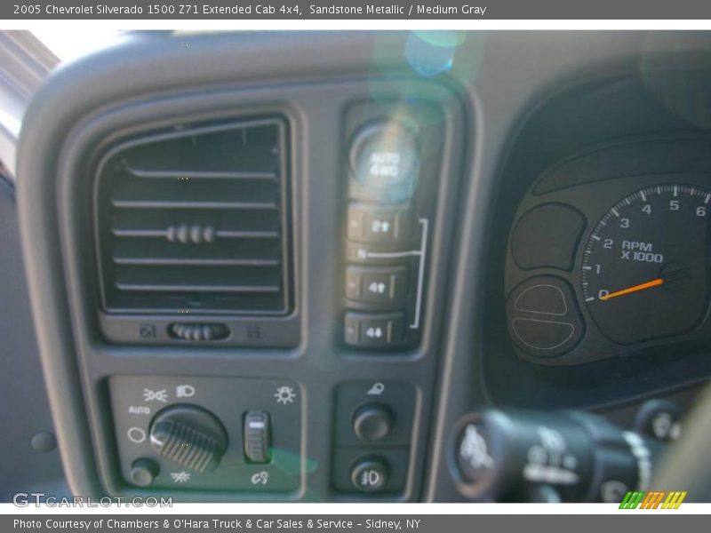 Sandstone Metallic / Medium Gray 2005 Chevrolet Silverado 1500 Z71 Extended Cab 4x4