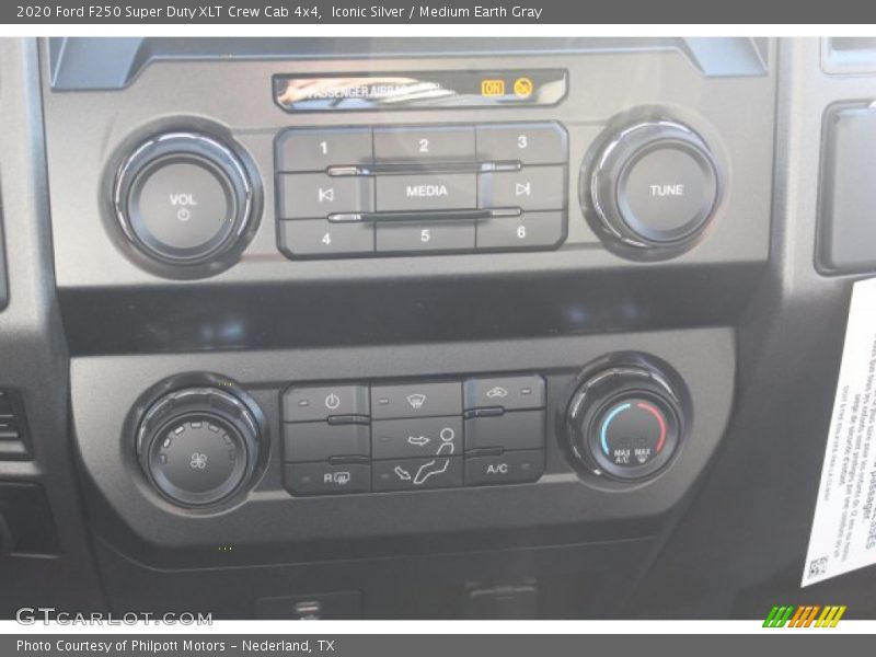 Iconic Silver / Medium Earth Gray 2020 Ford F250 Super Duty XLT Crew Cab 4x4