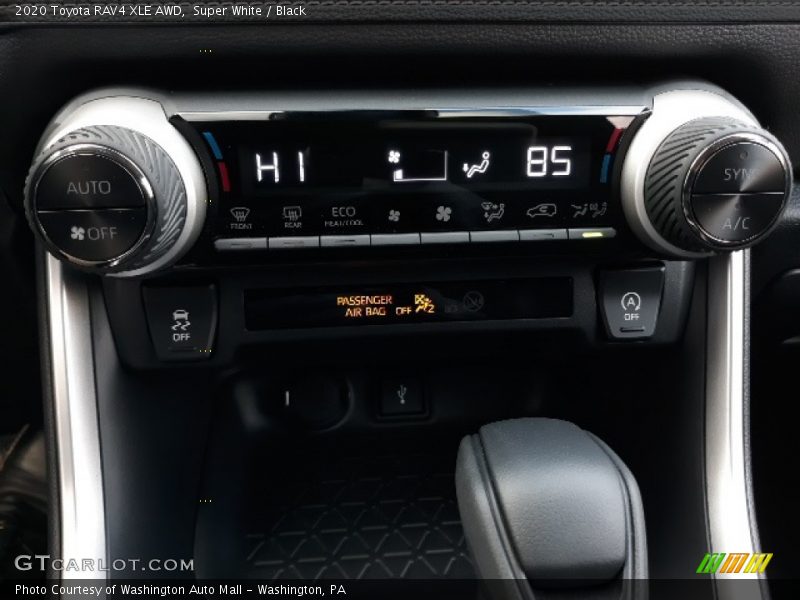 Super White / Black 2020 Toyota RAV4 XLE AWD