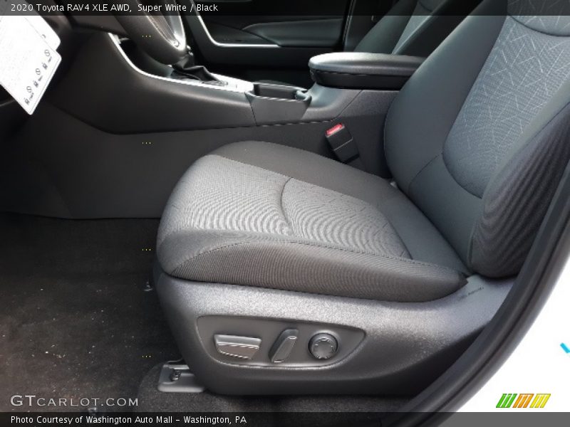 Super White / Black 2020 Toyota RAV4 XLE AWD