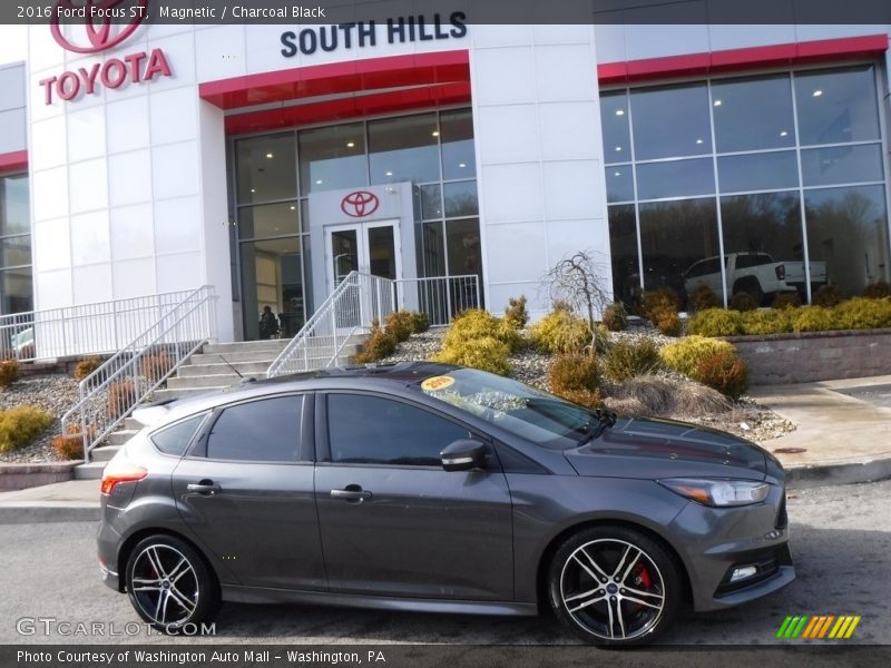 Magnetic / Charcoal Black 2016 Ford Focus ST