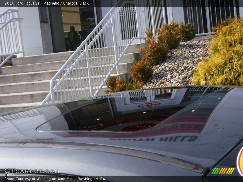 Magnetic / Charcoal Black 2016 Ford Focus ST