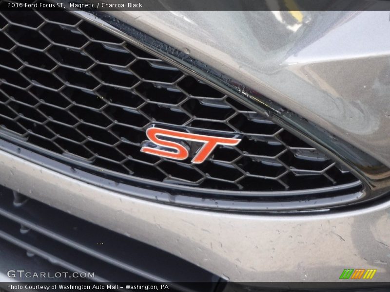 Magnetic / Charcoal Black 2016 Ford Focus ST