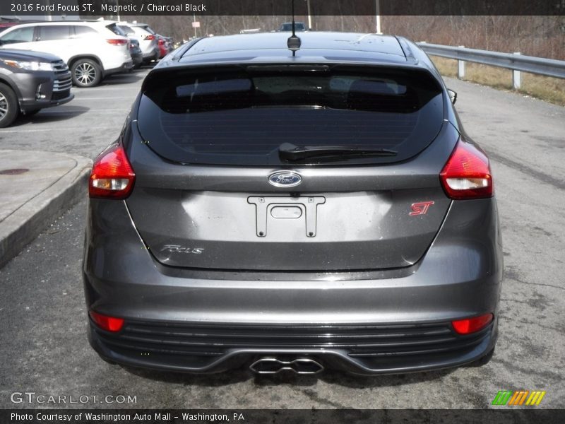 Magnetic / Charcoal Black 2016 Ford Focus ST