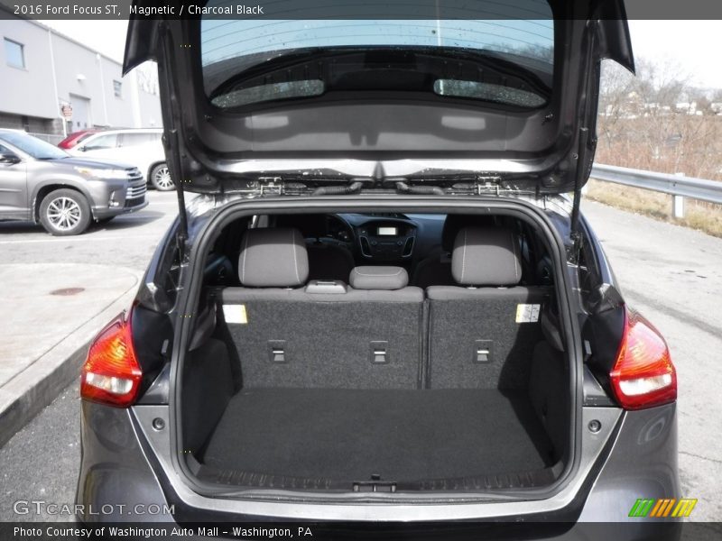 Magnetic / Charcoal Black 2016 Ford Focus ST