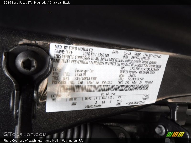 Magnetic / Charcoal Black 2016 Ford Focus ST
