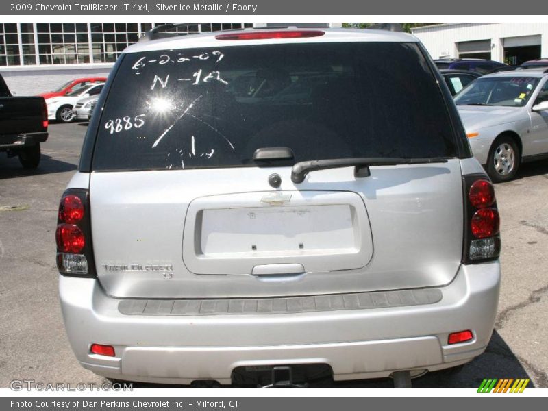 Silver Ice Metallic / Ebony 2009 Chevrolet TrailBlazer LT 4x4