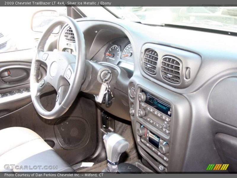 Silver Ice Metallic / Ebony 2009 Chevrolet TrailBlazer LT 4x4