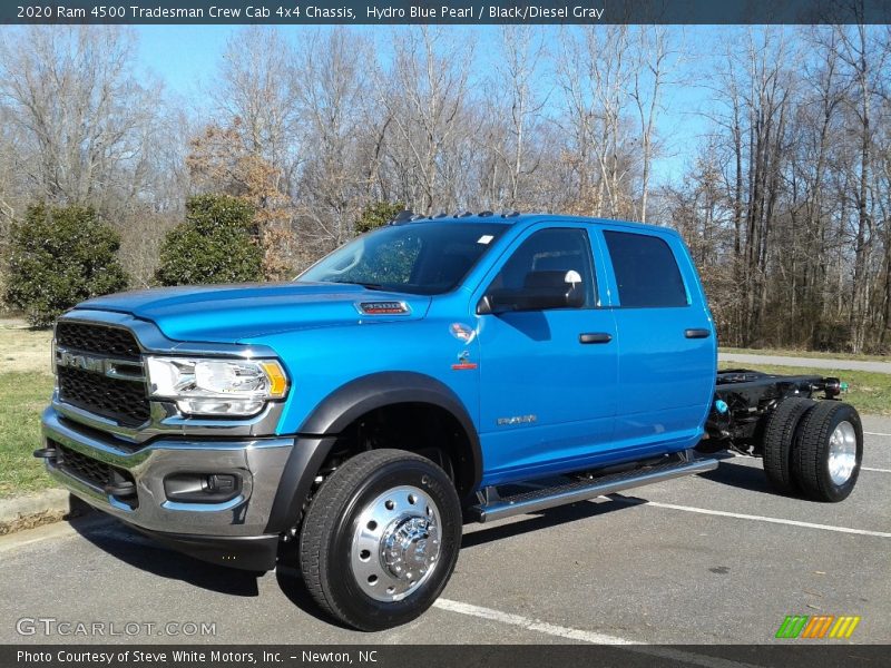 Front 3/4 View of 2020 4500 Tradesman Crew Cab 4x4 Chassis