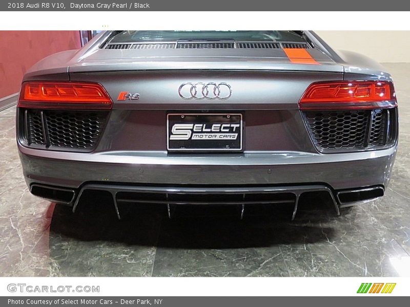 Daytona Gray Pearl / Black 2018 Audi R8 V10