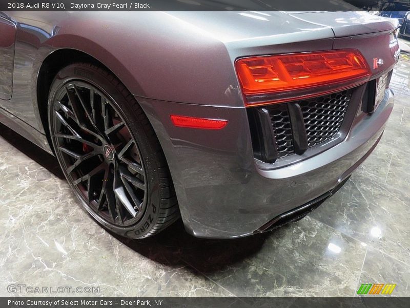 Daytona Gray Pearl / Black 2018 Audi R8 V10