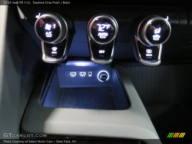 Daytona Gray Pearl / Black 2018 Audi R8 V10