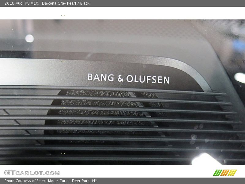 Daytona Gray Pearl / Black 2018 Audi R8 V10