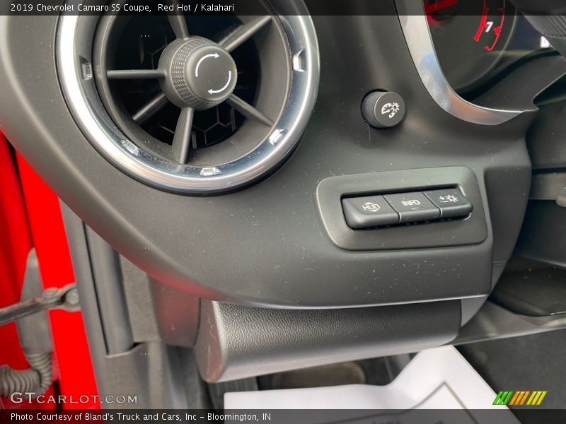 Red Hot / Kalahari 2019 Chevrolet Camaro SS Coupe