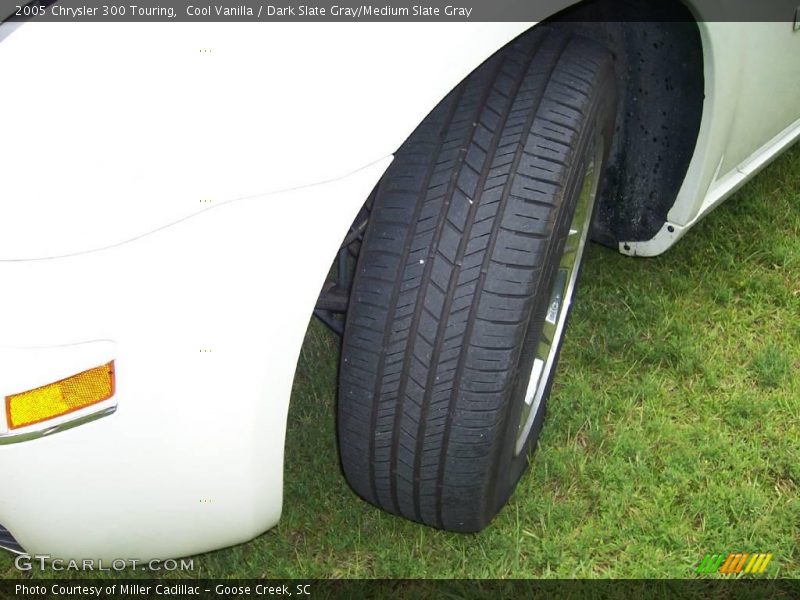 Cool Vanilla / Dark Slate Gray/Medium Slate Gray 2005 Chrysler 300 Touring