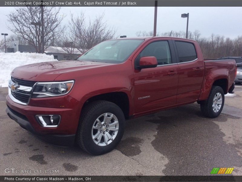 Front 3/4 View of 2020 Colorado LT Crew Cab 4x4