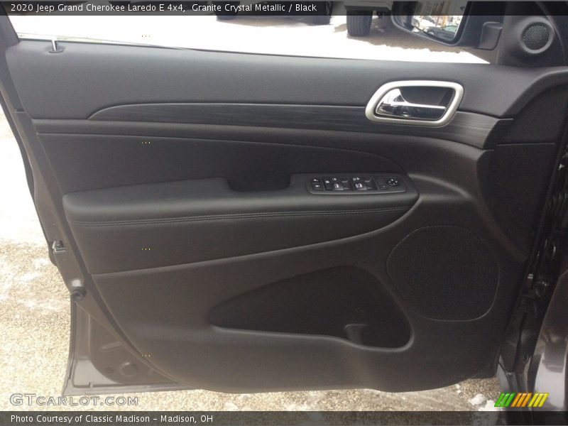 Granite Crystal Metallic / Black 2020 Jeep Grand Cherokee Laredo E 4x4