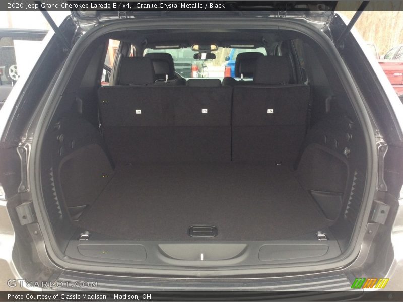 Granite Crystal Metallic / Black 2020 Jeep Grand Cherokee Laredo E 4x4