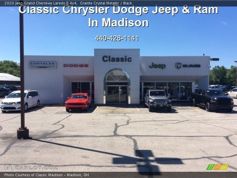 Granite Crystal Metallic / Black 2020 Jeep Grand Cherokee Laredo E 4x4