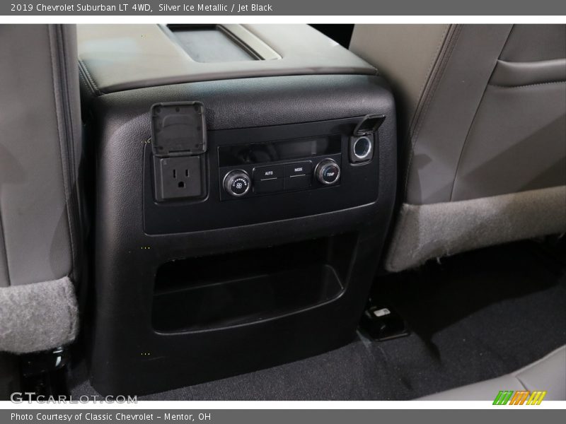 Silver Ice Metallic / Jet Black 2019 Chevrolet Suburban LT 4WD