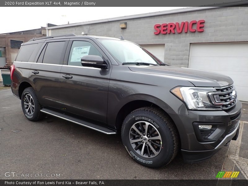 Front 3/4 View of 2020 Expedition XLT 4x4