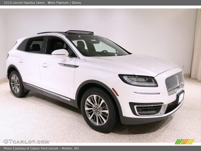 Front 3/4 View of 2019 Nautilus Select