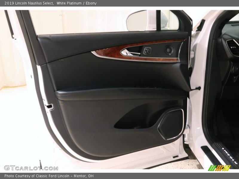 White Platinum / Ebony 2019 Lincoln Nautilus Select