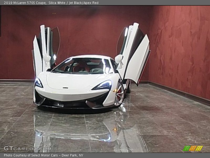 Silica White / Jet Black/Apex Red 2019 McLaren 570S Coupe