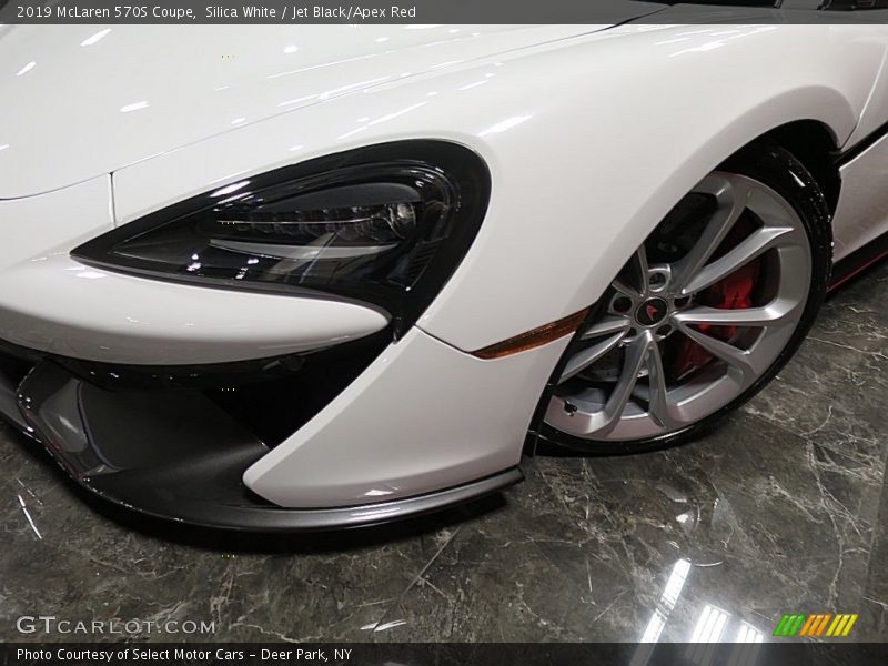 Silica White / Jet Black/Apex Red 2019 McLaren 570S Coupe