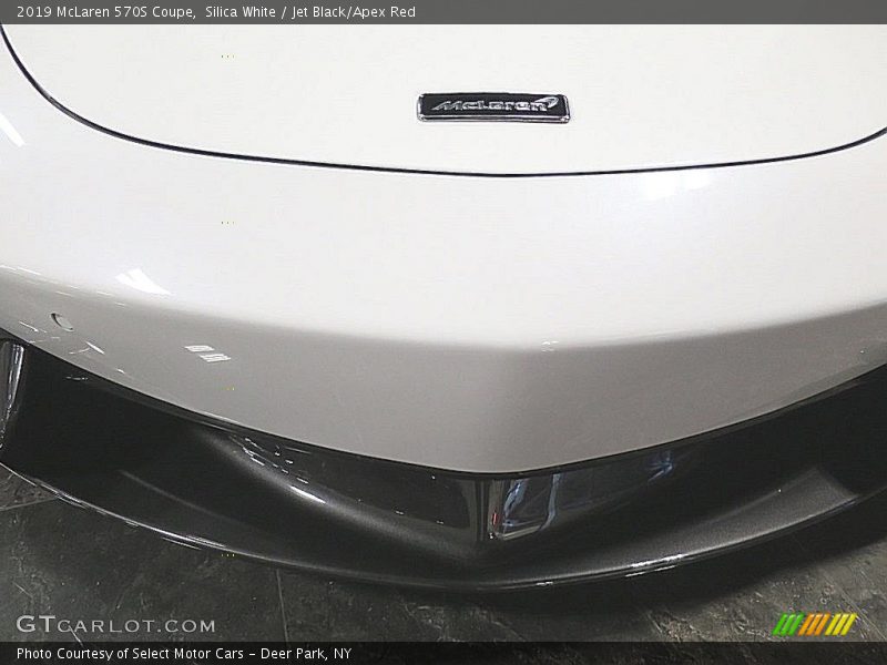 Silica White / Jet Black/Apex Red 2019 McLaren 570S Coupe