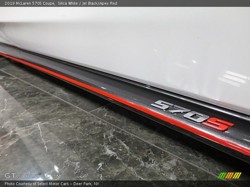 Silica White / Jet Black/Apex Red 2019 McLaren 570S Coupe