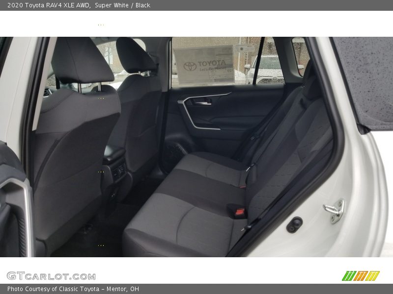 Super White / Black 2020 Toyota RAV4 XLE AWD
