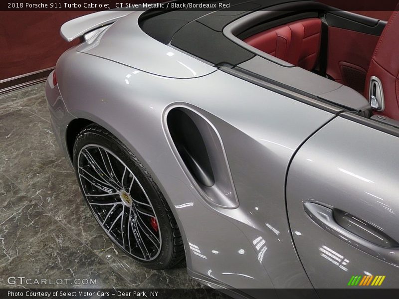 GT Silver Metallic / Black/Bordeaux Red 2018 Porsche 911 Turbo Cabriolet