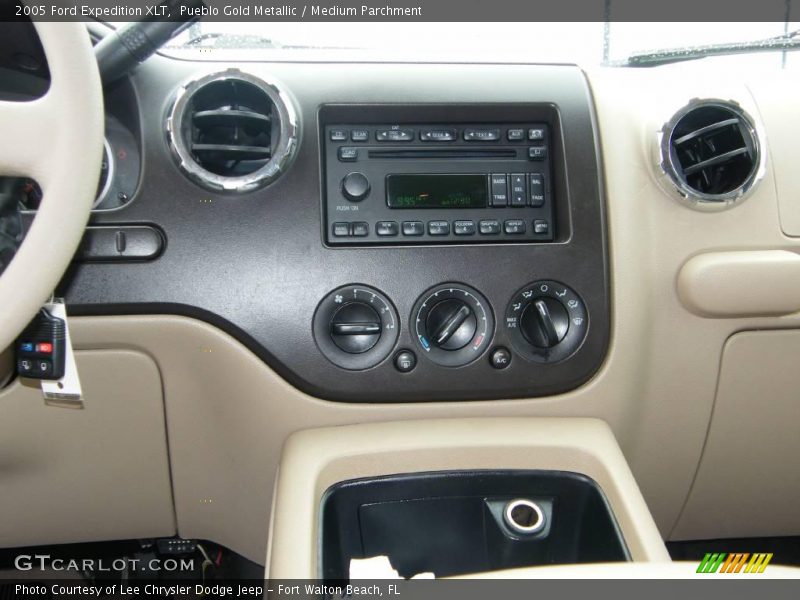 Pueblo Gold Metallic / Medium Parchment 2005 Ford Expedition XLT