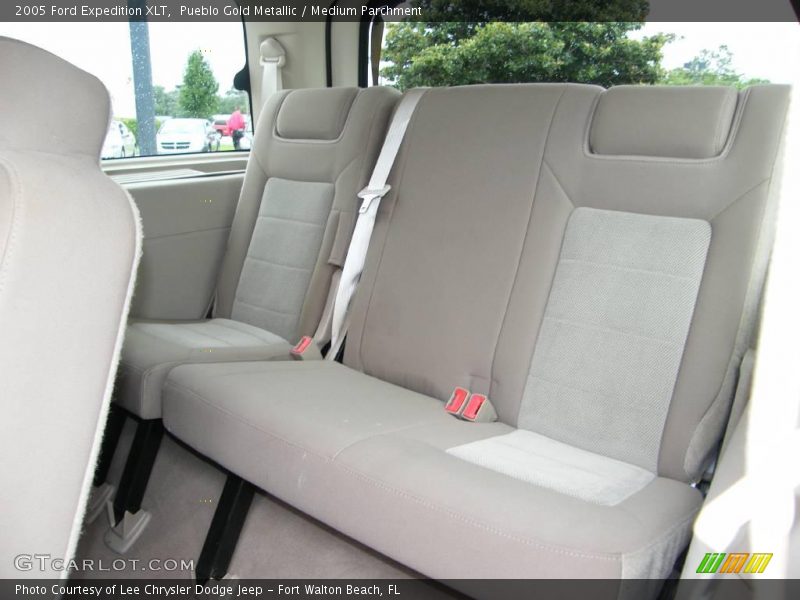 Pueblo Gold Metallic / Medium Parchment 2005 Ford Expedition XLT