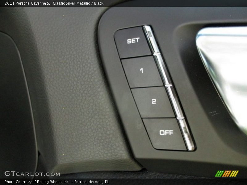 Classic Silver Metallic / Black 2011 Porsche Cayenne S
