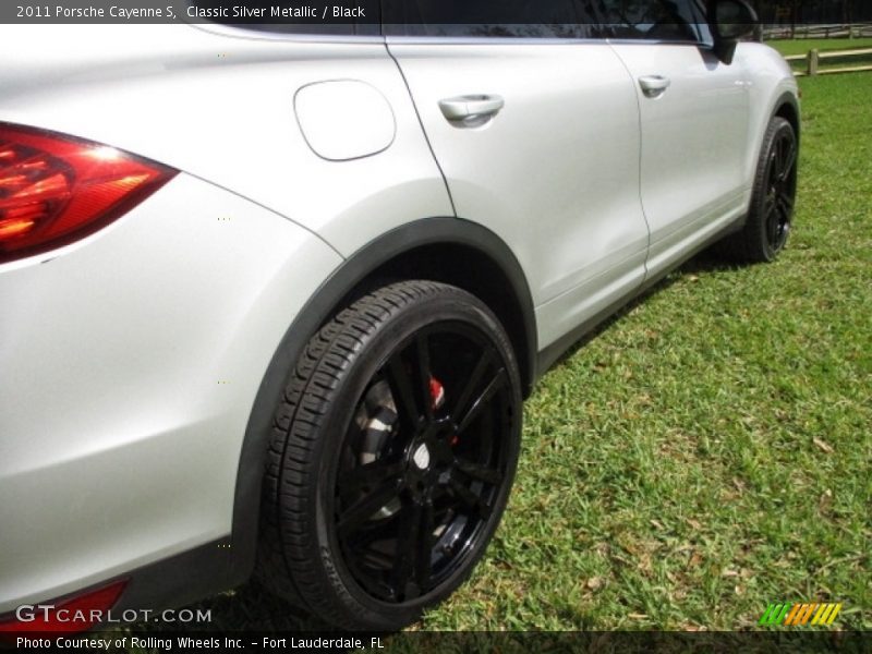 Classic Silver Metallic / Black 2011 Porsche Cayenne S