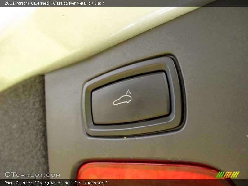 Classic Silver Metallic / Black 2011 Porsche Cayenne S