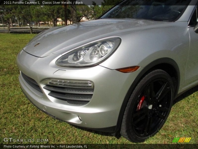 Classic Silver Metallic / Black 2011 Porsche Cayenne S