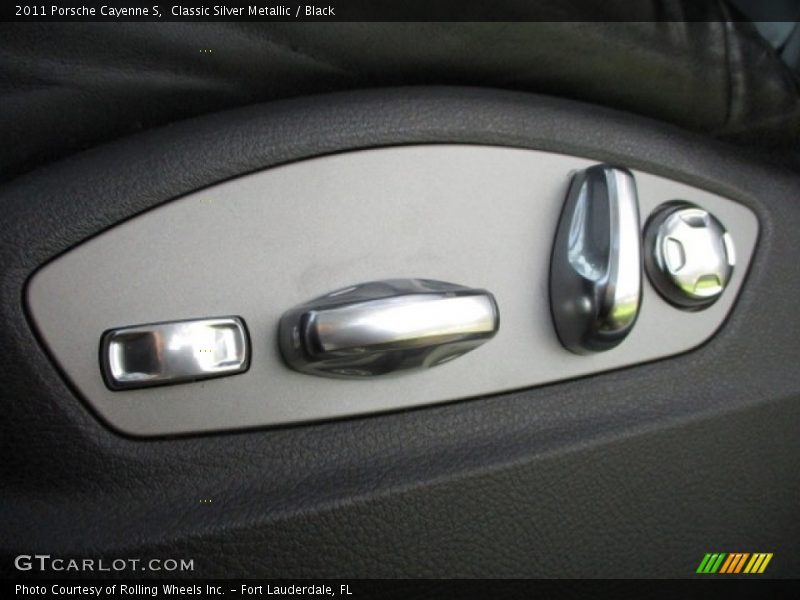 Classic Silver Metallic / Black 2011 Porsche Cayenne S